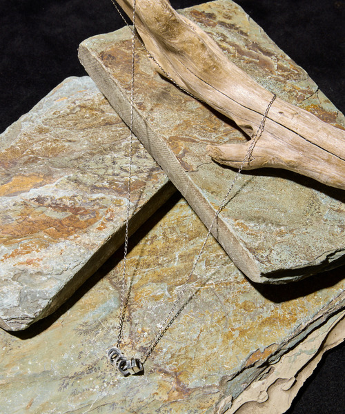 HARIM（ハリム）の「HARIM ハリム / ROCK BEARDs NECKLACE 2 POLYGON OX シルバー925ロックビーズネックレス ポリゴン オキシデーション / HRP131PL OX（ネックレス・メンズ・シルバー・FREE）」の4枚目の写真