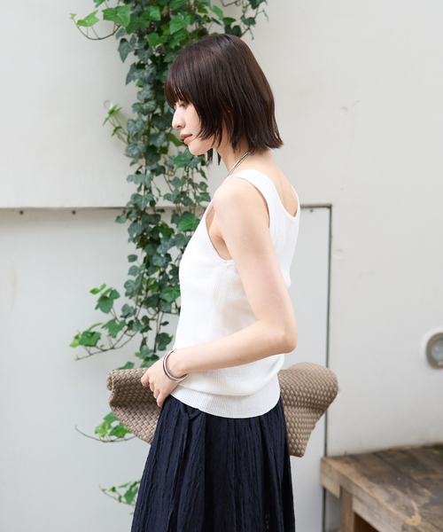 Rouge vif Anna(ルージュヴィフアンナ)の「ヘンリーネックニットタンクトップ(ニット/セーター・レディース・チャコールグレー/ホワイト/ベージュ・フリー)」の5枚目の写真
