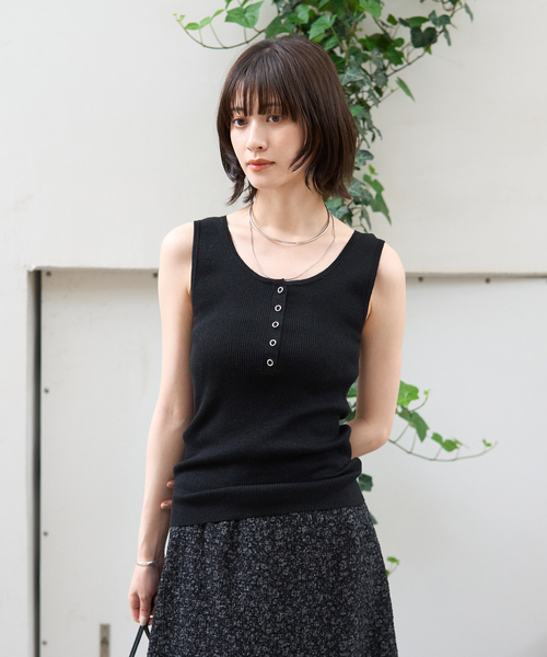 Rouge vif Anna(ルージュヴィフアンナ)の「ヘンリーネックニットタンクトップ(ニット/セーター・レディース・チャコールグレー/ホワイト/ベージュ・フリー)」の12枚目の写真