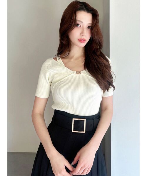 RESEXXY（リゼクシー）の「GOLDパーツリブニットトップス（ニット/セーター・レディース・ブルー/ブラック/ホワイト・FREE）」の4枚目の写真