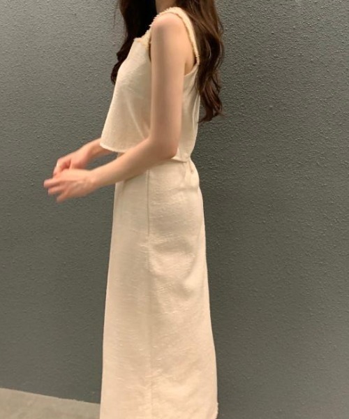 FAVORITO(ファヴォリート)の「ノースリーブトップス+スカートセットアップ(セットアップ・レディース・ベージュ/ネイビー・F)」の4枚目の写真