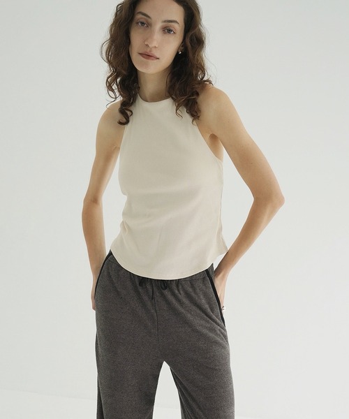 CLANE(クラネ)の「HALTER NECK CUP IN RIB TOPS(Tシャツ/カットソー・レディース・ブラック/ベージュ/ピンク・1/2)」の2枚目の写真