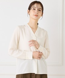 INED（イネド）の「Vネックブラウス（シャツ/ブラウス）」