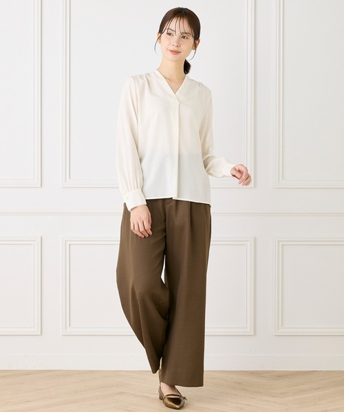 INED（イネド）の「Vネックブラウス（シャツ/ブラウス・レディース・グレー/ホワイト/ネイビー・9号/7号）」の21枚目の写真