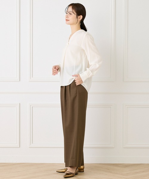 INED（イネド）の「Vネックブラウス（シャツ/ブラウス・レディース・グレー/ホワイト/ネイビー・9号/7号）」の14枚目の写真