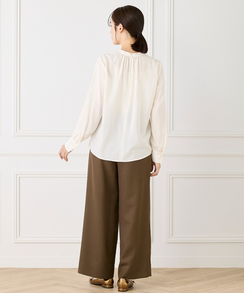 INED（イネド）の「Vネックブラウス（シャツ/ブラウス・レディース・グレー/ホワイト/ネイビー・9号/7号）」の9枚目の写真