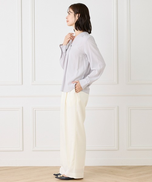 INED（イネド）の「Vネックブラウス（シャツ/ブラウス・レディース・グレー/ホワイト/ネイビー・9号/7号）」の10枚目の写真