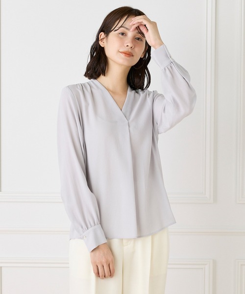 INED（イネド）の「Vネックブラウス（シャツ/ブラウス・レディース・グレー/ホワイト/ネイビー・9号/7号）」の15枚目の写真