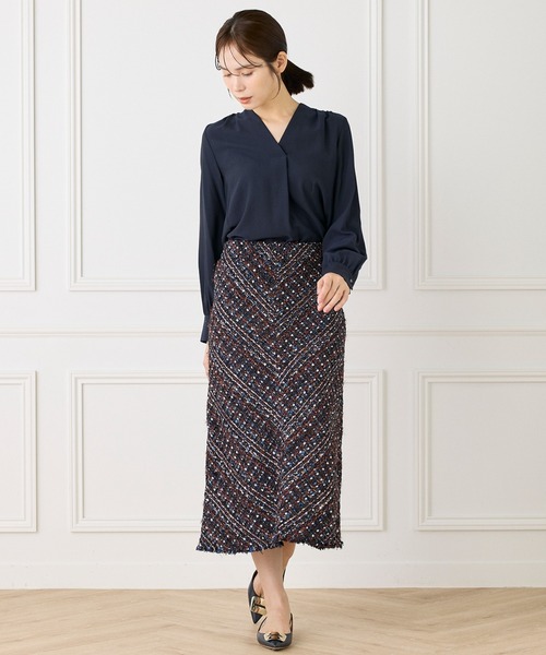 INED（イネド）の「Vネックブラウス（シャツ/ブラウス・レディース・グレー/ホワイト/ネイビー・9号/7号）」の17枚目の写真