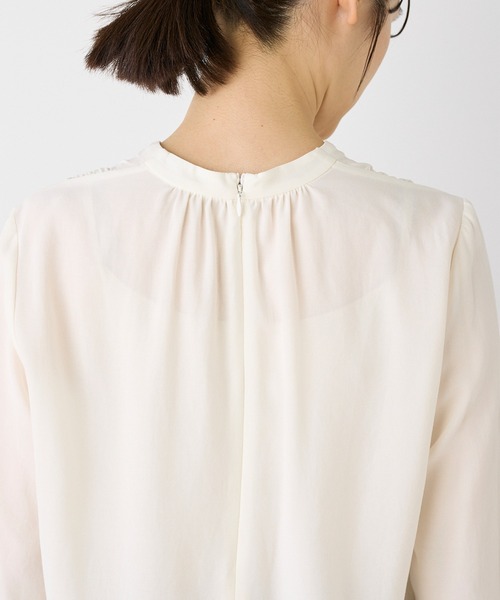 INED（イネド）の「Vネックブラウス（シャツ/ブラウス・レディース・グレー/ホワイト/ネイビー・9号/7号）」の13枚目の写真