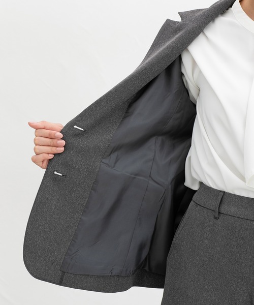 Honeys（ハニーズ）の「【ストレッチ・マシンウォッシャブル・イージーケア】２つ釦テーラードジャケット（テーラードジャケット・レディース・ブラック/ネイビー/ヘザーチャコール/ダークベージュ・S/3L/LL/M/L）」の17枚目の写真