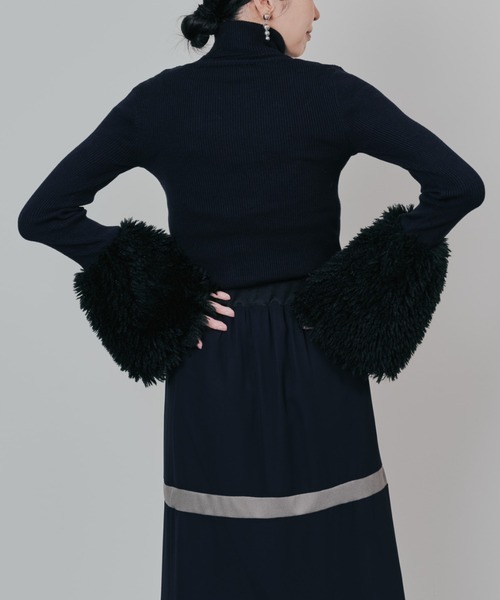 TEVALT（ヴァレット）の「ファースリーブリブタートルニットトップス（ニット/セーター・レディース・オフホワイト/ブラック・38）」の2枚目の写真