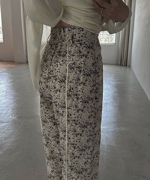 WILLFULLY（ウィルフリー）の「flowing line back slit piping PT（その他パンツ・レディース・ブラック/ホワイト系その他・FREE）」の6枚目の写真