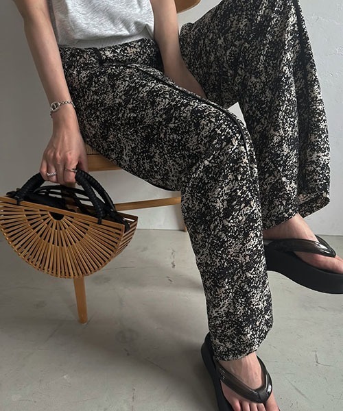 WILLFULLY（ウィルフリー）の「flowing line back slit piping PT（その他パンツ・レディース・ブラック/ホワイト系その他・FREE）」の9枚目の写真