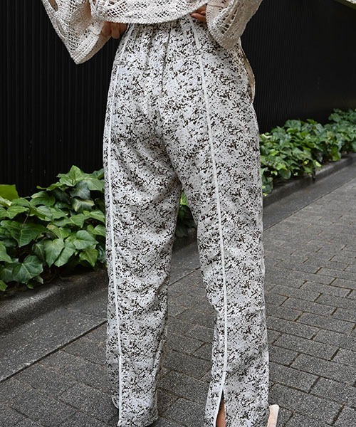 WILLFULLY（ウィルフリー）の「flowing line back slit piping PT（その他パンツ・レディース・ブラック/ホワイト系その他・FREE）」の13枚目の写真