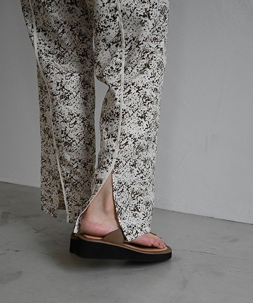 WILLFULLY（ウィルフリー）の「flowing line back slit piping PT（その他パンツ・レディース・ブラック/ホワイト系その他・FREE）」の18枚目の写真