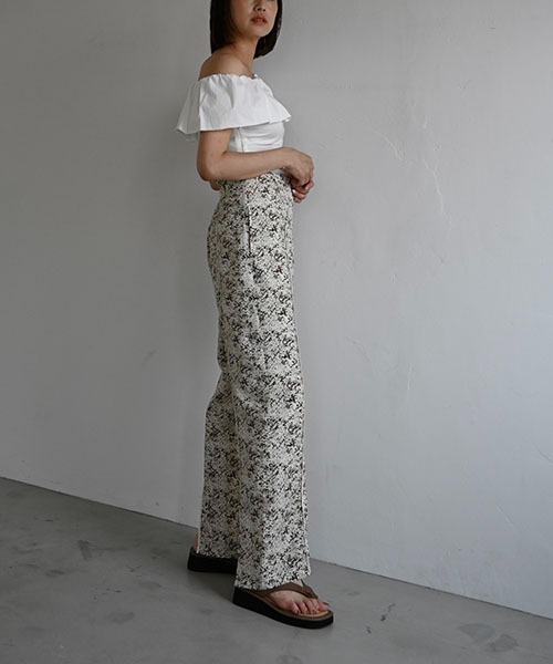 WILLFULLY（ウィルフリー）の「flowing line back slit piping PT（その他パンツ・レディース・ブラック/ホワイト系その他・FREE）」の15枚目の写真