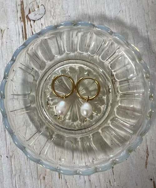 Ms.yuu by Nothing And Others（ミスユーバイナッシングアンドアザーズ）の「Ms.yuu by Nothing And Others/ミニマルパールピアス（ピアス（両耳用）・レディース・ゴールド・FREE）」の2枚目の写真