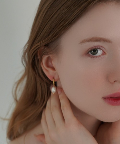 Ms.yuu by Nothing And Others（ミスユーバイナッシングアンドアザーズ）の「Ms.yuu by Nothing And Others/ミニマルパールピアス（ピアス（両耳用）・レディース・ゴールド・FREE）」の8枚目の写真