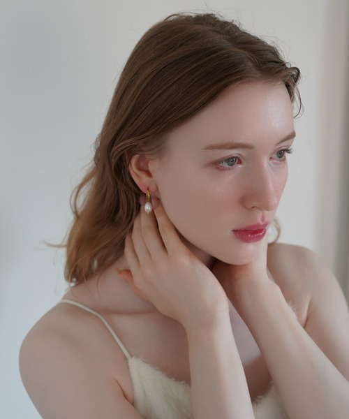 Ms.yuu by Nothing And Others（ミスユーバイナッシングアンドアザーズ）の「Ms.yuu by Nothing And Others/ミニマルパールピアス（ピアス（両耳用）・レディース・ゴールド・FREE）」の4枚目の写真