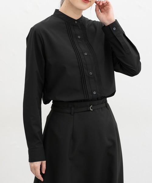 Honeys（ハニーズ）の「【らくらくアイロン】らくらくピンタックシャツ（ビジネスシャツ・レディース・グレイッシュベージュ/ホワイト/ネイビー/グレイッシュブルー/ブラック・L/3L/S/M/LL）」の2枚目の写真