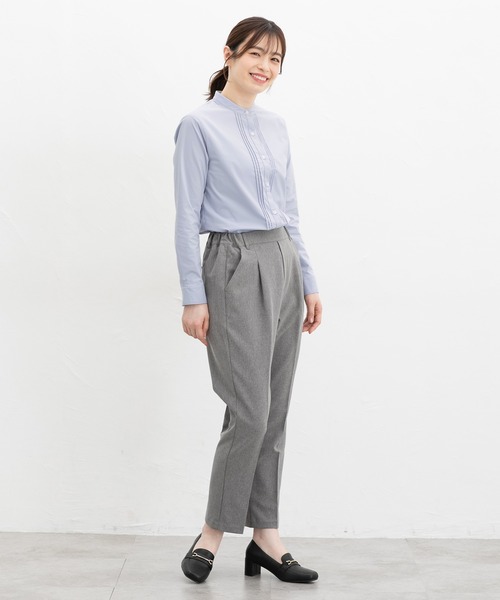 Honeys（ハニーズ）の「【らくらくアイロン】らくらくピンタックシャツ（ビジネスシャツ・レディース・グレイッシュベージュ/ホワイト/ネイビー/グレイッシュブルー/ブラック・L/3L/S/M/LL）」の11枚目の写真