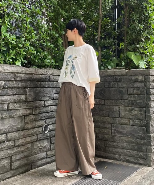 SUPER HAKKA（スーパーハッカ）の「ダファディル刺繍Tシャツ（Tシャツ/カットソー・レディース・ネイビー/オフホワイト/ライトグリーン・FREE）」の6枚目の写真