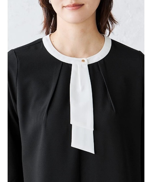 Perfect Suit FActory(パーフェクトスーツファクトリー)の「配色ボウタイブラウス オフホワイト/ブラック/ピンク/ベージュ(Tシャツ/カットソー・レディース・オフホワイト/ベージュ/ブラック/ライトピンク・L/M/S)」の13枚目の写真
