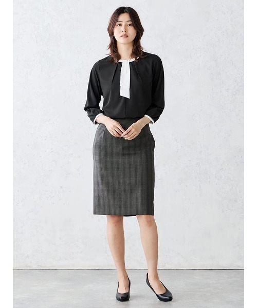 Perfect Suit FActory(パーフェクトスーツファクトリー)の「配色ボウタイブラウス オフホワイト/ブラック/ピンク/ベージュ(Tシャツ/カットソー・レディース・オフホワイト/ベージュ/ブラック/ライトピンク・L/M/S)」の16枚目の写真