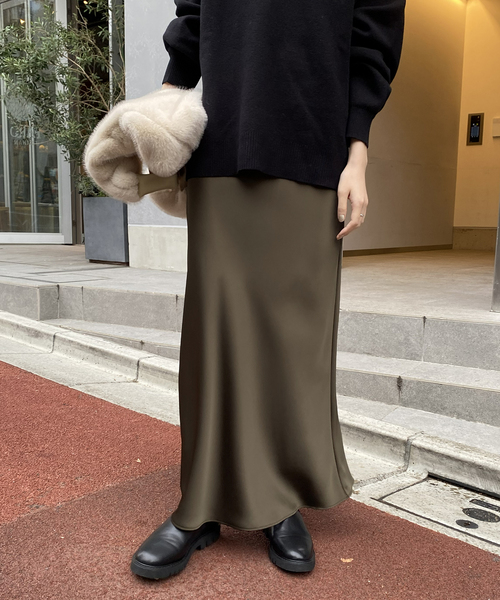 SLOBE IENA（スローブイエナ）の「サテンナロースカート（スカート・レディース・ブラック/カーキ/ブラウン・36/38）」の4枚目の写真