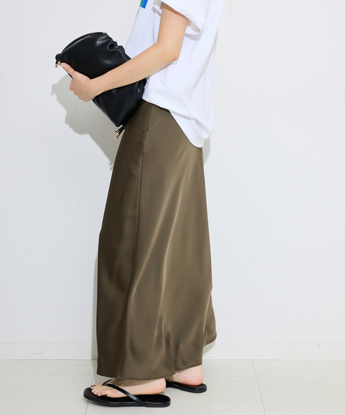 SLOBE IENA（スローブイエナ）の「サテンナロースカート（スカート・レディース・ブラック/カーキ/ブラウン・36/38）」の16枚目の写真