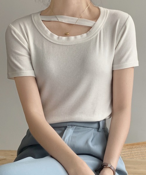mebole(メボレ)の「カットアウトカラーTシャツ(Tシャツ/カットソー・レディース・ピンク/ブラウン/ブラック/ホワイト/グリーン・FREE)」の8枚目の写真