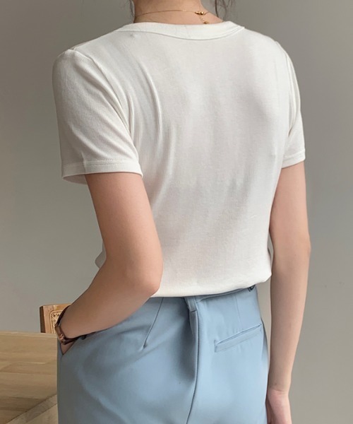 mebole(メボレ)の「カットアウトカラーTシャツ(Tシャツ/カットソー・レディース・ピンク/ブラウン/ブラック/ホワイト/グリーン・FREE)」の9枚目の写真