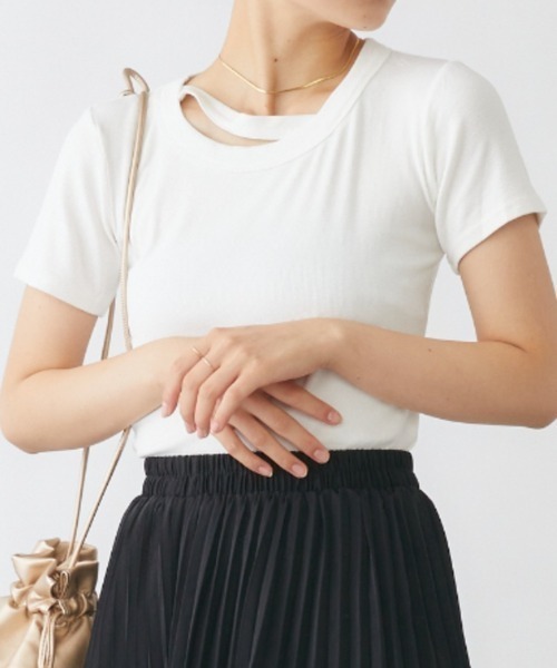 mebole(メボレ)の「カットアウトカラーTシャツ(Tシャツ/カットソー・レディース・ピンク/ブラウン/ブラック/ホワイト/グリーン・FREE)」の13枚目の写真