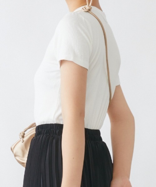 mebole(メボレ)の「カットアウトカラーTシャツ(Tシャツ/カットソー・レディース・ピンク/ブラウン/ブラック/ホワイト/グリーン・FREE)」の15枚目の写真