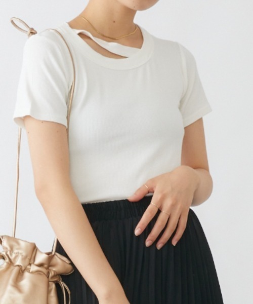 mebole(メボレ)の「カットアウトカラーTシャツ(Tシャツ/カットソー・レディース・ピンク/ブラウン/ブラック/ホワイト/グリーン・FREE)」の10枚目の写真