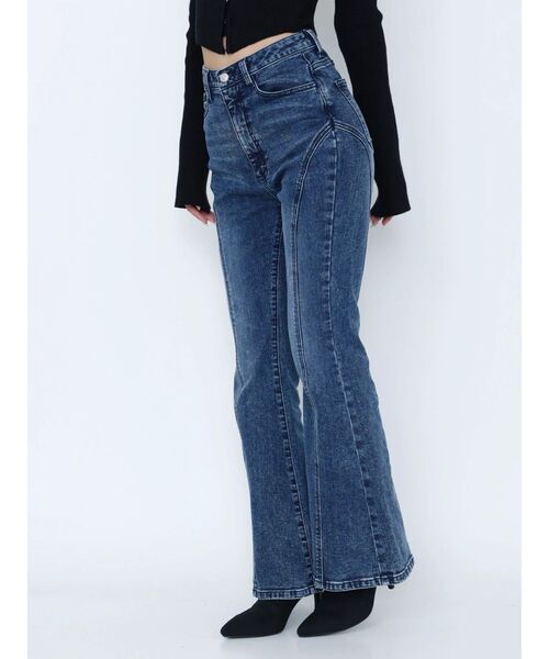 EATME（イートミー）の「ラインフレアデニムパンツ（デニムパンツ・レディース・ブルー/ブラック/ライトブルー・SMALL/MEDIUM）」の3枚目の写真