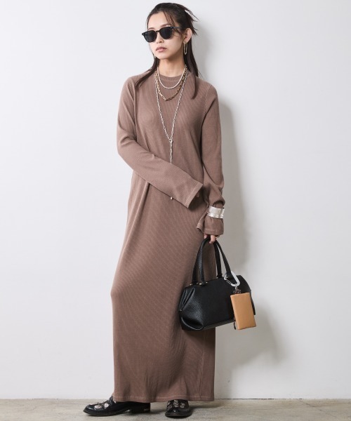 CHIC STYLE(シックスタイル)の「テレコロングワンピース<大きいサイズ有>シックスタイル(ワンピース・レディース・モカ/ブラック・M/L/LL/3L/4L/5L)」の1枚目の写真