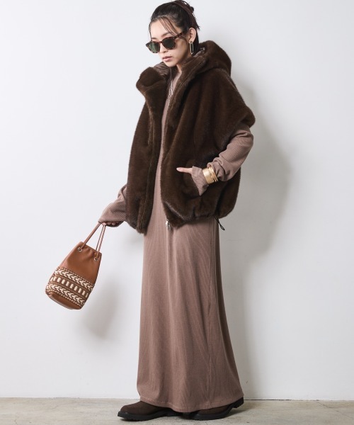 CHIC STYLE(シックスタイル)の「テレコロングワンピース<大きいサイズ有>シックスタイル(ワンピース・レディース・モカ/ブラック・M/L/LL/3L/4L/5L)」の4枚目の写真