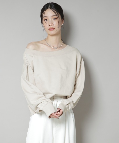 NANO universe(ナノユニバース)の「ワイドボートネックスウェットトップス(スウェット・レディース・ブラック/ベージュ/グレー・FREE)」の3枚目の写真