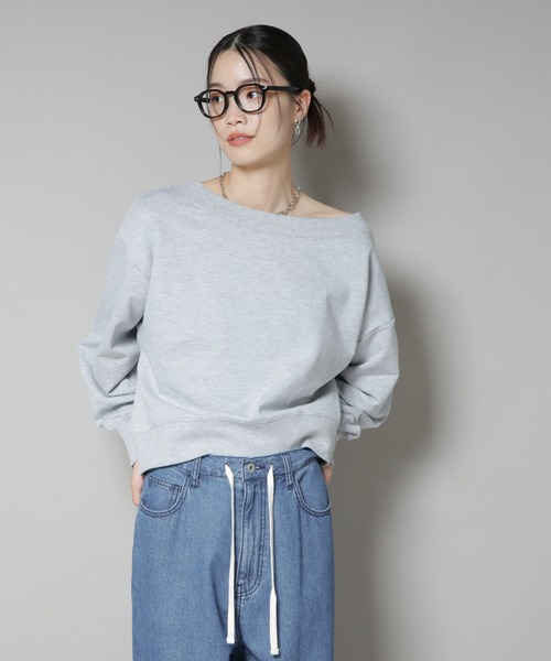 NANO universe(ナノユニバース)の「ワイドボートネックスウェットトップス(スウェット・レディース・ブラック/ベージュ/グレー・FREE)」の2枚目の写真