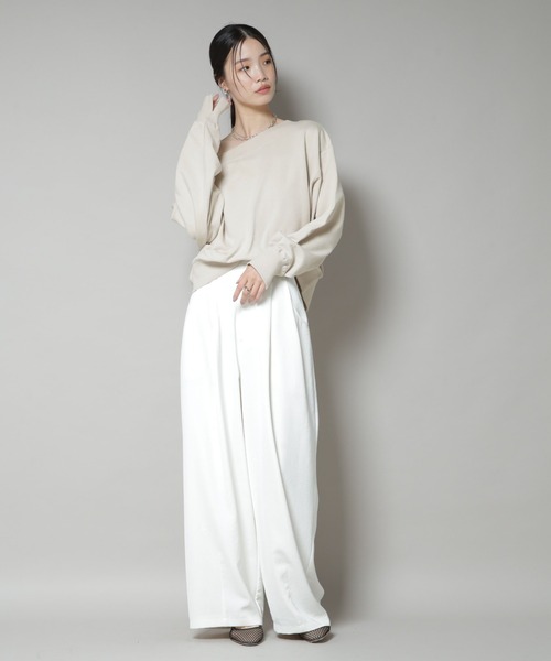 NANO universe(ナノユニバース)の「ワイドボートネックスウェットトップス(スウェット・レディース・ブラック/ベージュ/グレー・FREE)」の18枚目の写真