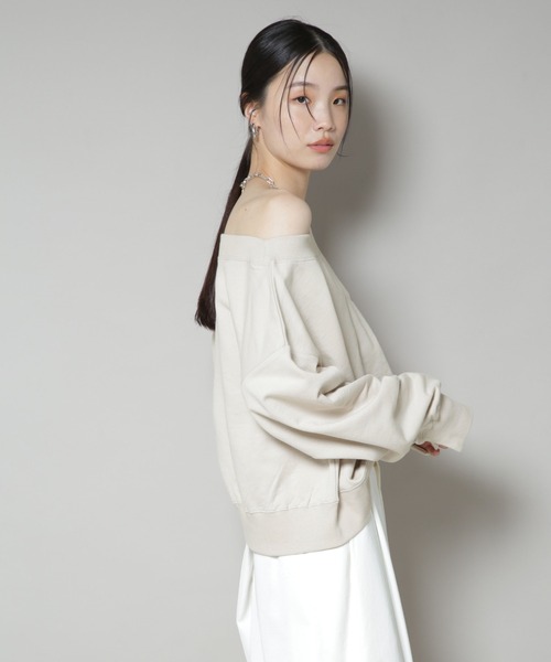 NANO universe(ナノユニバース)の「ワイドボートネックスウェットトップス(スウェット・レディース・ブラック/ベージュ/グレー・FREE)」の15枚目の写真