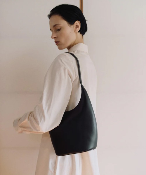 ROH SEOUL(ローソウル)の「【入庫禁止】ROH SEOUL/ローソウル Medium Around hobo bag Black ショルダーバッグ(ショルダーバッグ・レディース・ブラック・FREE)」の1枚目の写真