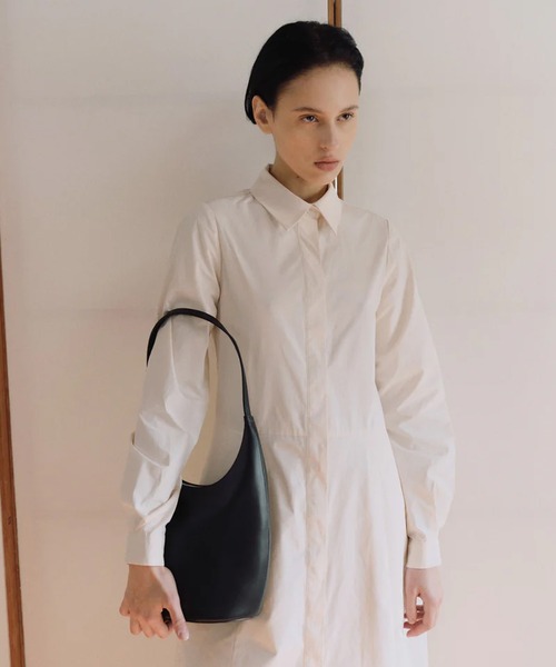 ROH SEOUL(ローソウル)の「【入庫禁止】ROH SEOUL/ローソウル Medium Around hobo bag Black ショルダーバッグ(ショルダーバッグ・レディース・ブラック・FREE)」の4枚目の写真