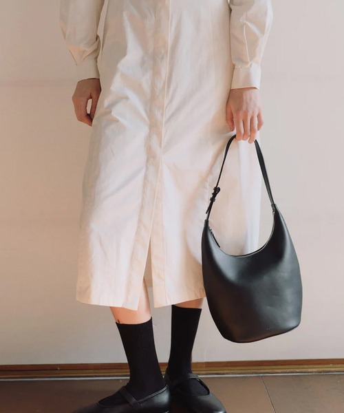 ROH SEOUL(ローソウル)の「【入庫禁止】ROH SEOUL/ローソウル Medium Around hobo bag Black ショルダーバッグ(ショルダーバッグ・レディース・ブラック・FREE)」の6枚目の写真
