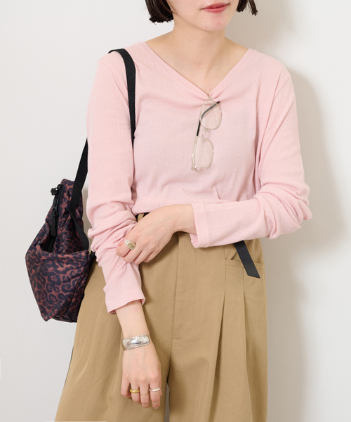 JOURNAL STANDARD relume(ジャーナルスタンダード レリューム)の「ツイストシアーテレコロングTEE(Tシャツ/カットソー・レディース・ホワイト/ブラウン/ピンク/チャコールグレー・FREE)」の4枚目の写真