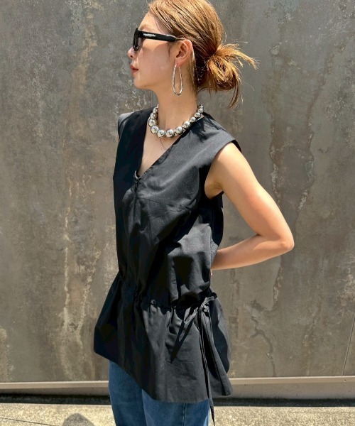 HANNE(アン)の「2WAYペプラムノースリTOPS(シャツ/ブラウス・レディース・ブラック/ホワイト・FREE)」の1枚目の写真