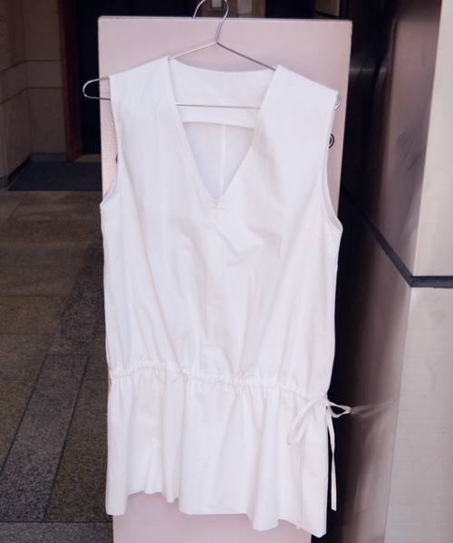 HANNE(アン)の「2WAYペプラムノースリTOPS(シャツ/ブラウス・レディース・ブラック/ホワイト・FREE)」の21枚目の写真