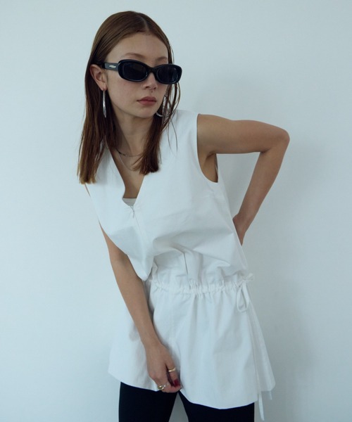 HANNE(アン)の「2WAYペプラムノースリTOPS(シャツ/ブラウス・レディース・ブラック/ホワイト・FREE)」の17枚目の写真